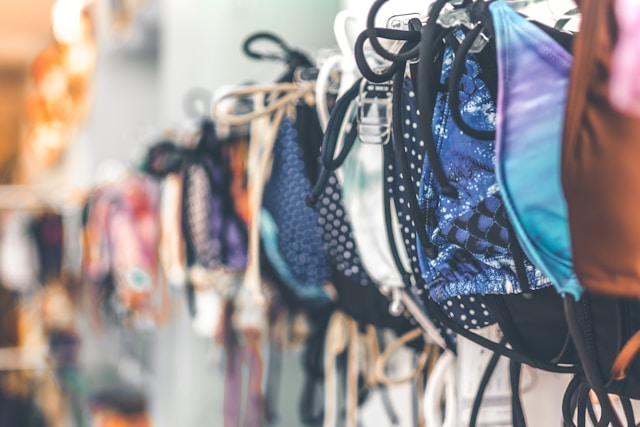 7 Efficient Factors to Include When Selling Women's Swimwear